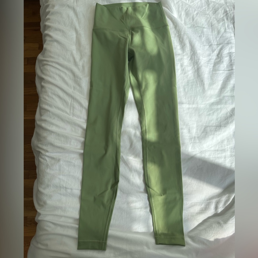 Lululemon Wunder Under 28”